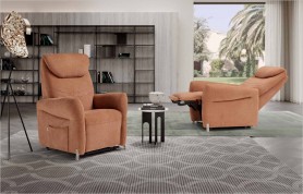 Poltrona relax Emilia Yoga Flexx di Spazio Relax in tessuto arancione, in posizione seduta e in posizione relax